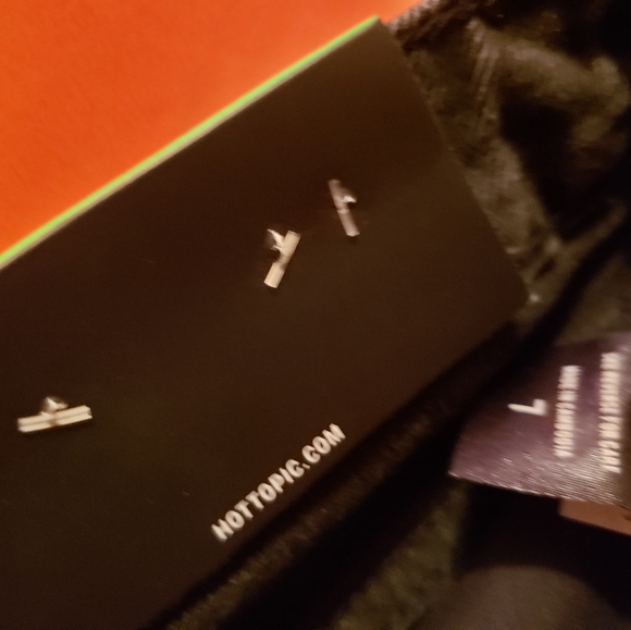 Women Chorts - Picture 6 of 16